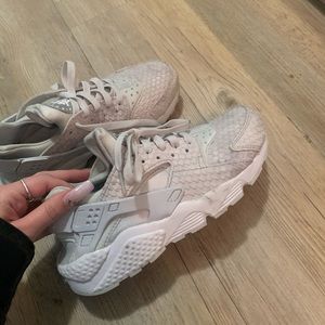 Nike huarache grey and white size 7